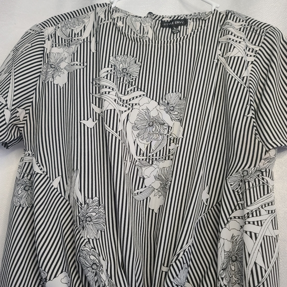 Black n While Front Tie Blouse - Picture 2 of 4